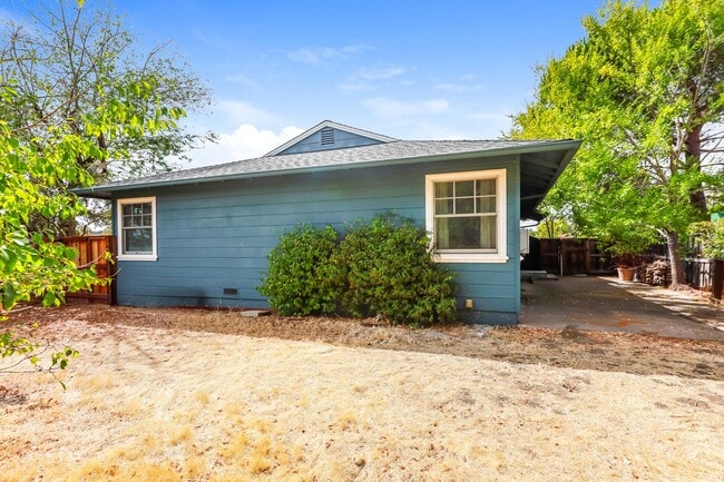 Building Photo - 3 Bedroom Home In Desirable Lafayette!