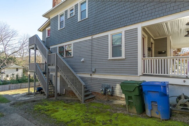 Building Photo - Montford Furnished Rental