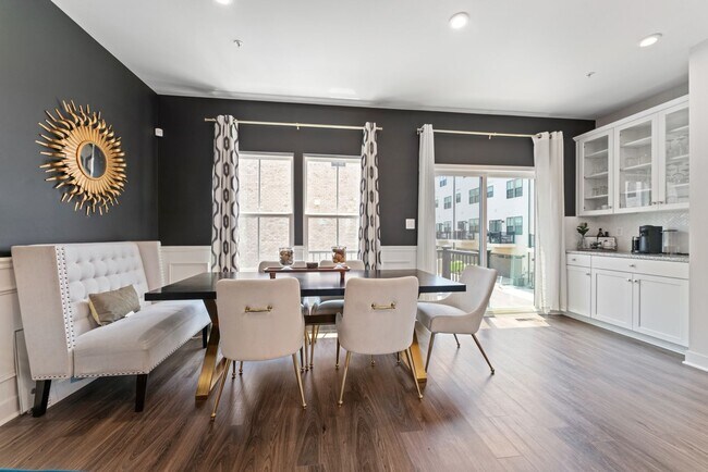 Building Photo - Welcome to your dream townhome - Spacious ...