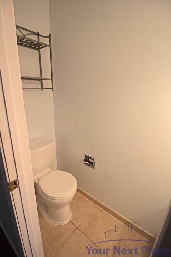 Building Photo - 4340 Chatsworth Cir