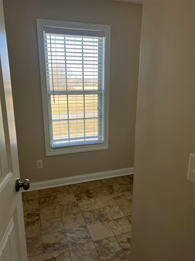 Building Photo - 593 Springfield Blvd