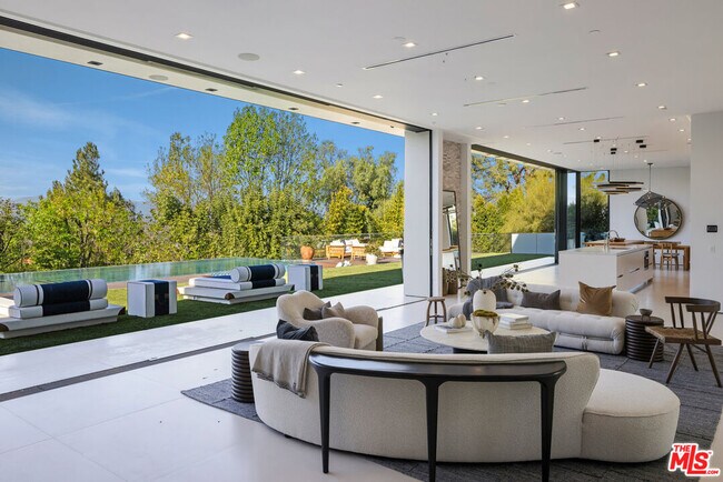 Building Photo - 16801 Oak View Dr