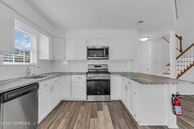 Building Photo - 2 Charles Ct