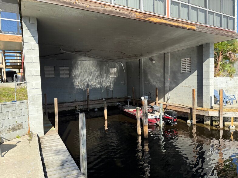 Building Photo - 160 N Lakeview Dr