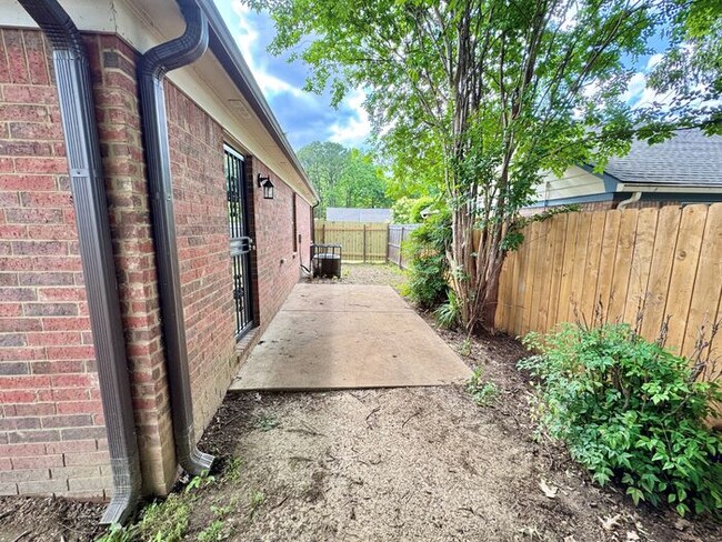 Building Photo - 5626 Tulip Tree Dr