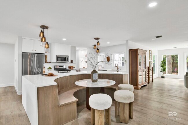 Building Photo - 380 S Church St