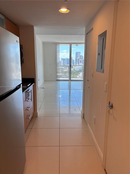Building Photo - 1750 N Bayshore Dr