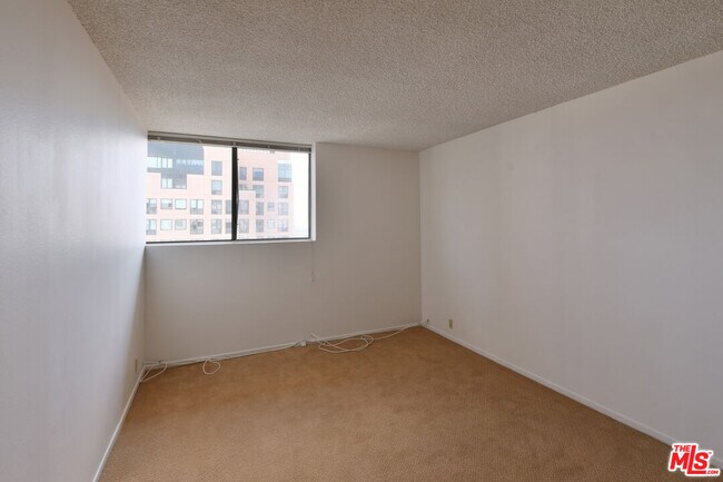 Building Photo - 10535 Wilshire Blvd