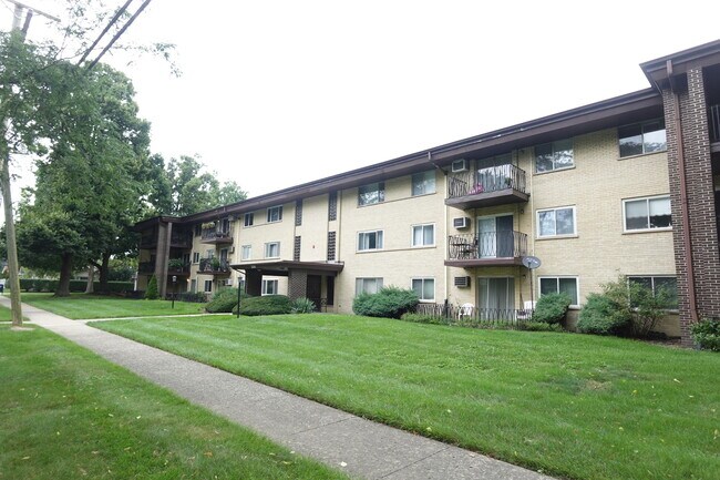 Building Photo - 1206 E Fairview St