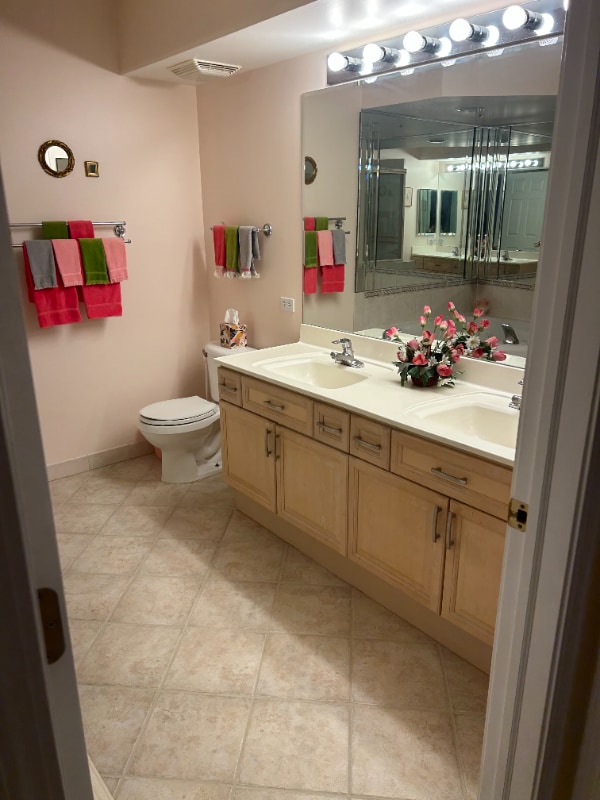 Building Photo - 650 S River Rd