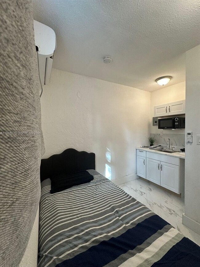 Building Photo - 655 NW 2nd St