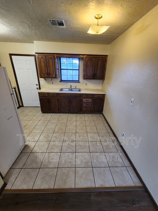 Building Photo - 306 SE 10th