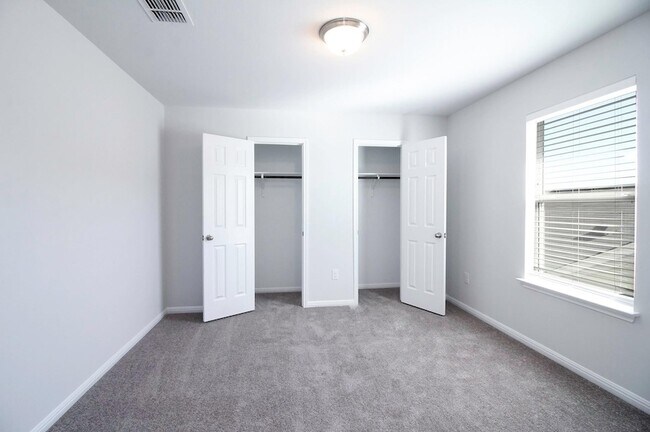 Building Photo - 10305 Forest Grove Dr