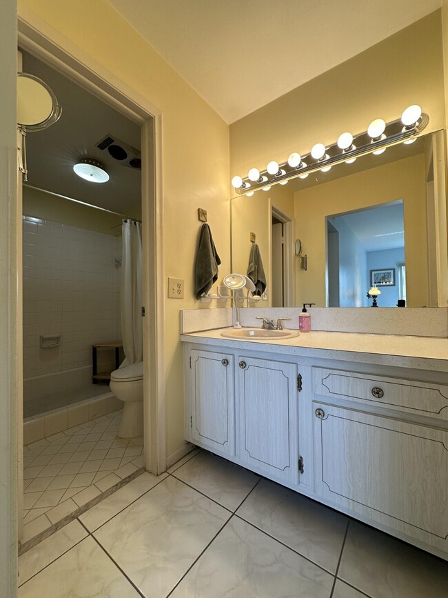 Building Photo - 95 North Blvd