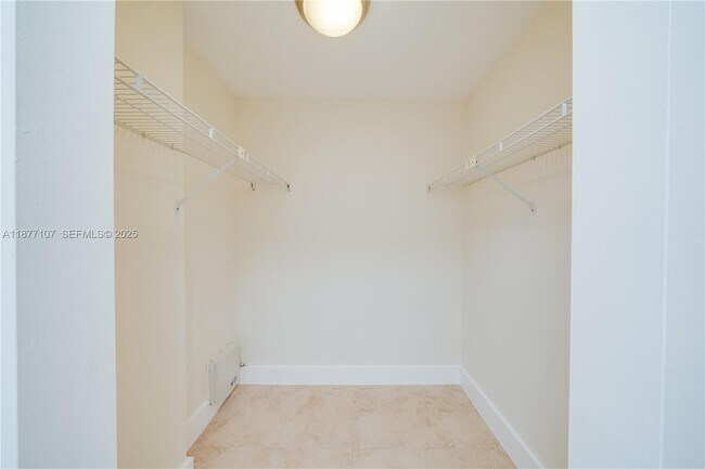 Building Photo - 1665 Bay Rd