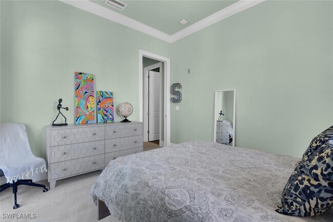 Building Photo - 684 10th Ave S