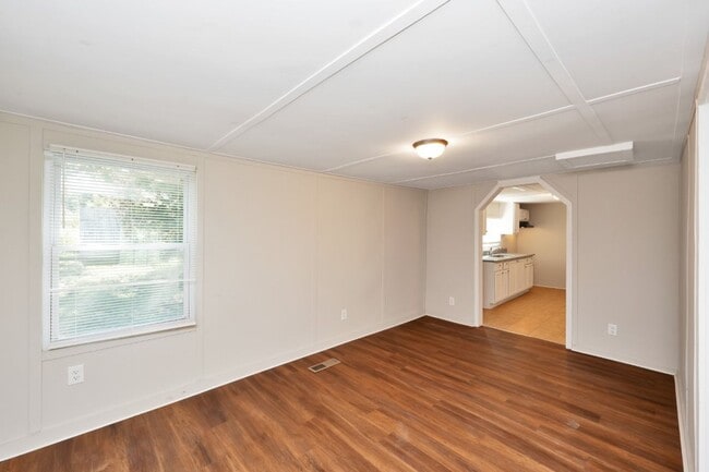 Building Photo - Newly Renovated Beauty in Pinson!