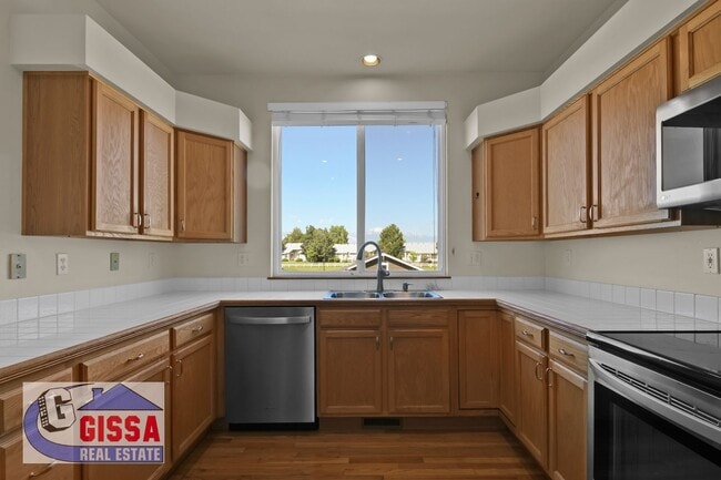 Building Photo - Beautiful home with views of Pikes Peak!