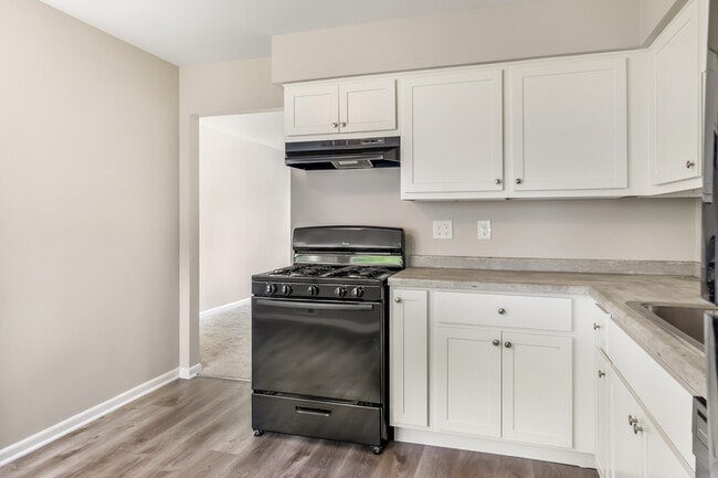 Building Photo - 151 S Grand Ave