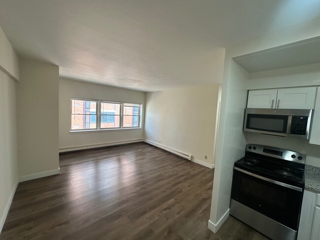 Building Photo - 1560 N Prospect Ave