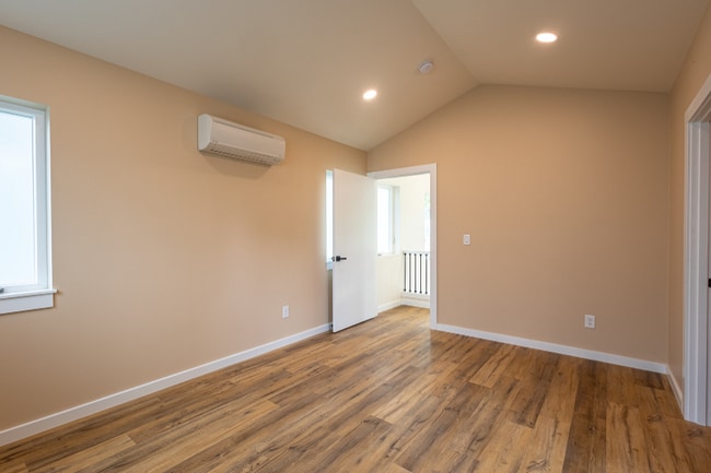 Building Photo - 8122 SE 74th Ave