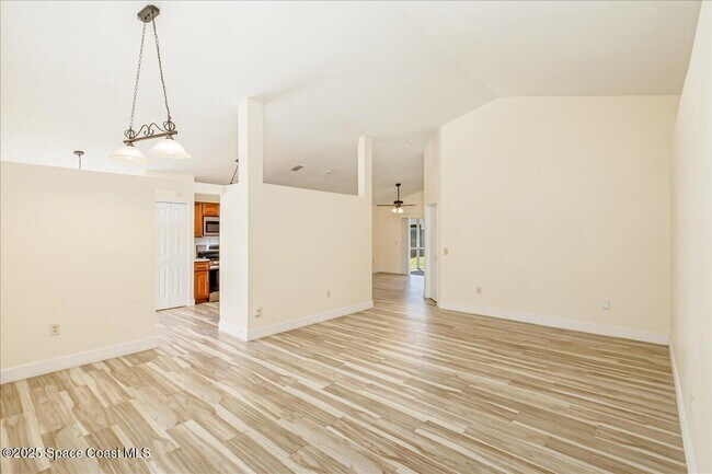 Building Photo - 6651 Fawn Ridge Dr