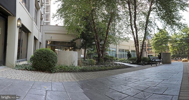 Building Photo - 2001 Hamilton St