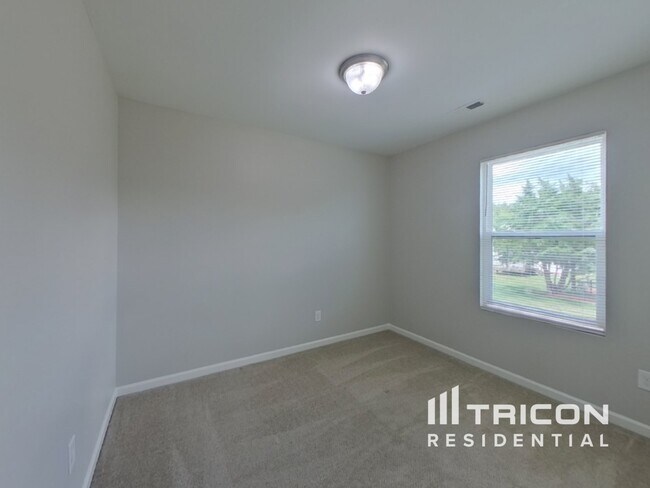 Building Photo - 564 Gentle Breeze Ln