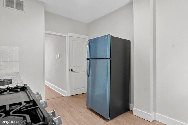 Building Photo - 35 E Collom St