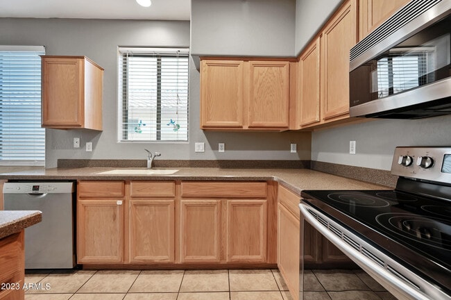 Building Photo - 18165 W Canyon Ln