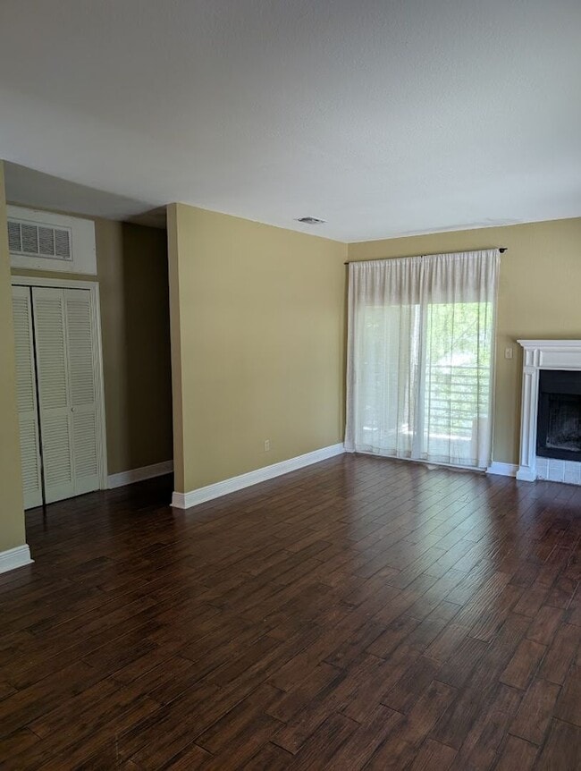Building Photo - Creekridge - Hyde Park - 45 / Duval - Excl...