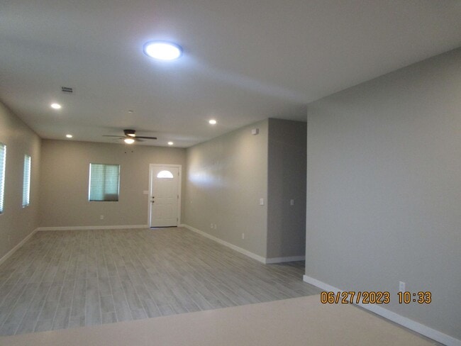 Building Photo - East Bakersfield Newly Built