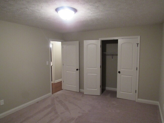 Building Photo - 4 Bedroom, 3 Bath Basement Ranch with Coun...