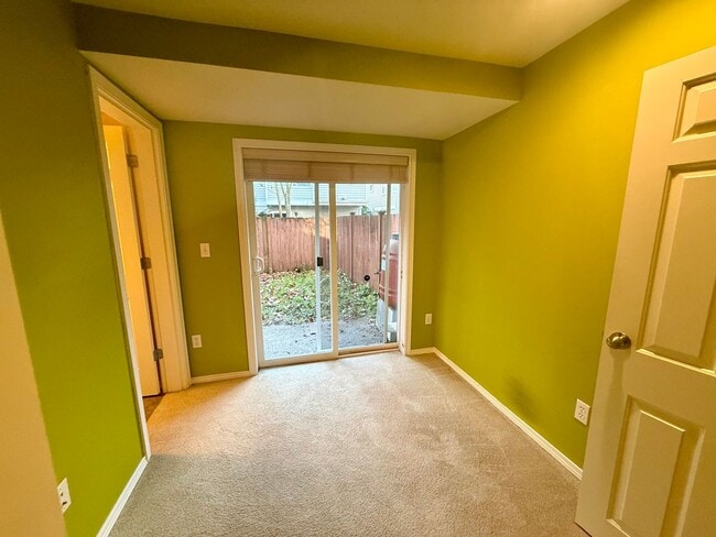 Building Photo - Greenlake Townhome