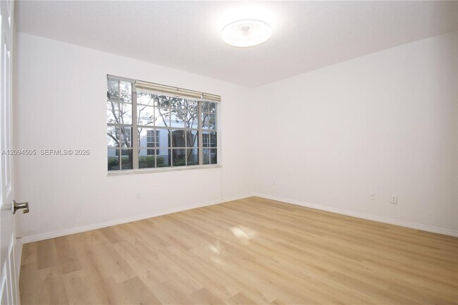 Building Photo - 775 SW 148th Ave