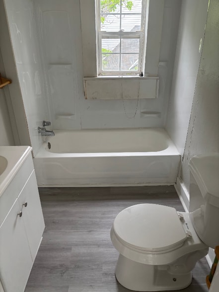 Building Photo - 1421 Long Ave