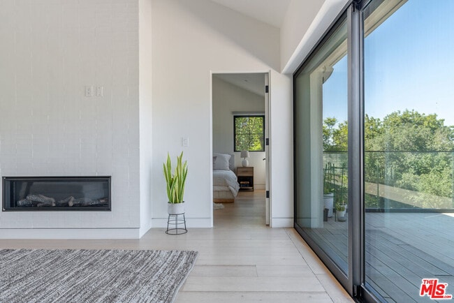 Building Photo - 5265 Dahlia Dr