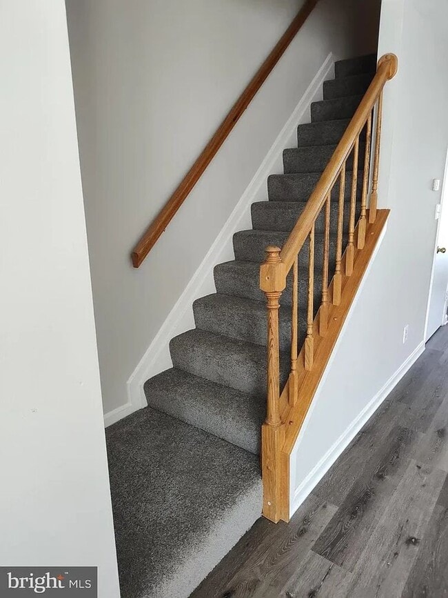 Building Photo - EDGEWOOD - STONELIEGH SQUARE TOWNHOUSE