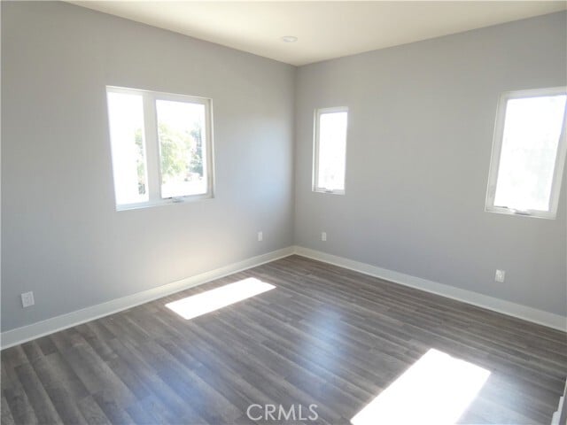 Building Photo - 1923 Holly Dr