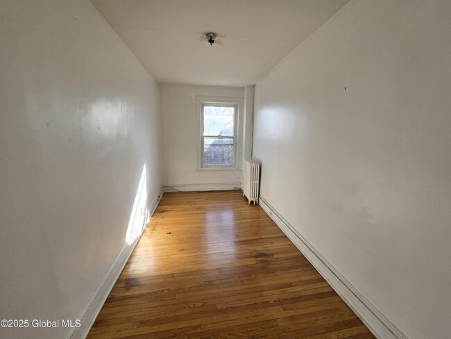 Building Photo - 94 Chestnut St