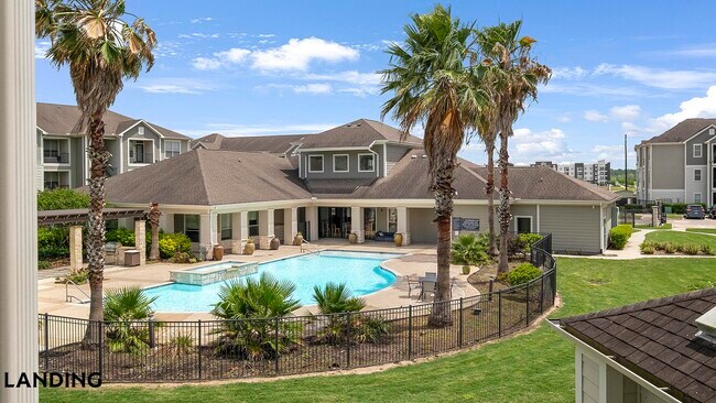 Building Photo - 14807 Woodland Hills Dr
