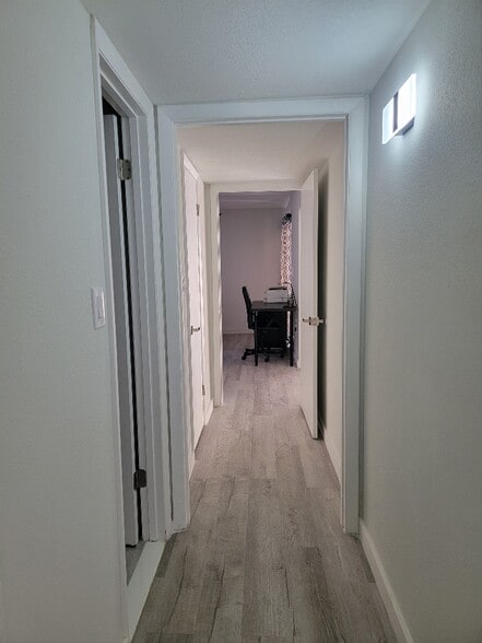 Building Photo - 2056 Sunset Point Rd