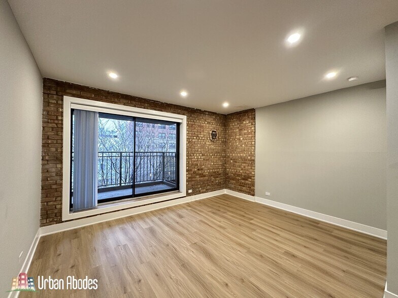 Building Photo - 1212 N La Salle Dr