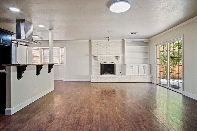 Building Photo - 625 Hawthorne Pl