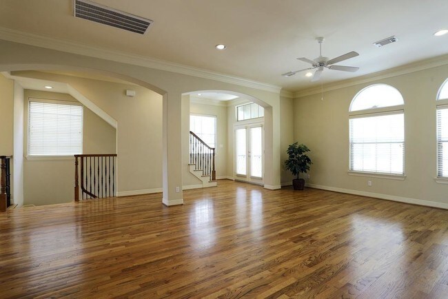 Building Photo - 2822 Helena St