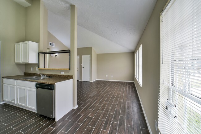 Building Photo - 10036 Woodico Dr