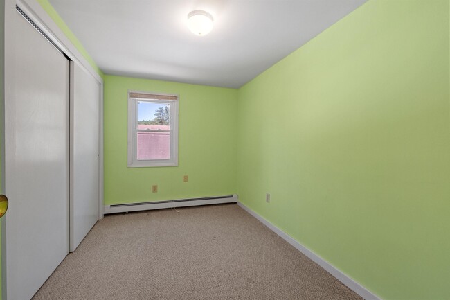 Building Photo - 36 Lark St