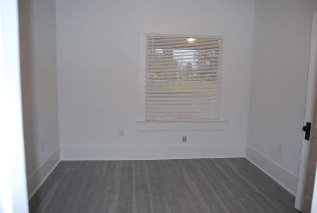 Building Photo - 2BR Home in Forest Grove OR
