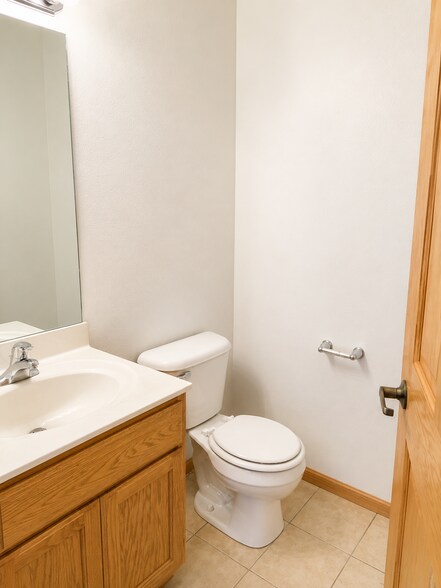 Building Photo - 3634 Calvert Rd