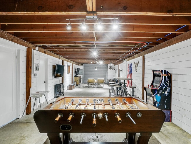 Building Photo - 1400 Shadow Brook Trail